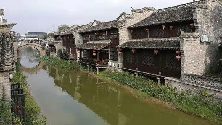 救援受困的向导
